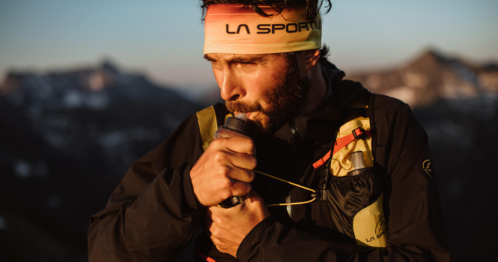 Hidratarse en la montaña