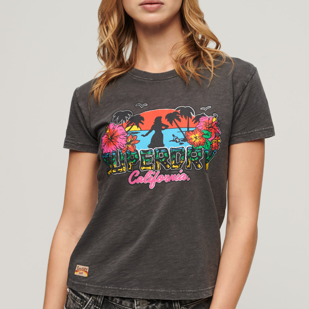 Cali Sticker Fitted Tee Camisetas Mujer Lifestyle Superdry