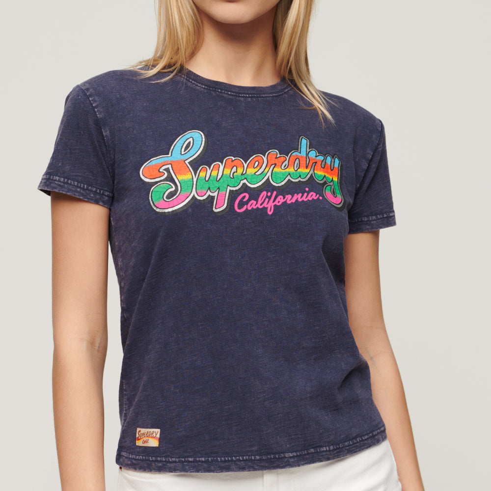 Cali Sticker Fitted Tee Camisetas Mujer Lifestyle Superdry